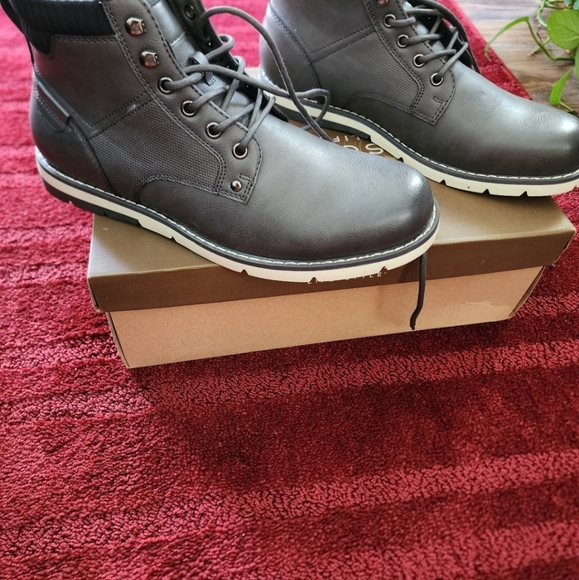 Sonoma Mens Boots size 10 - Picture 2 of 8